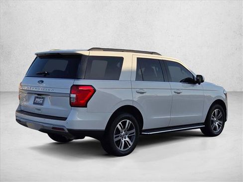 Used 2023 Ford Expedition XLT AWD/4WD image 5