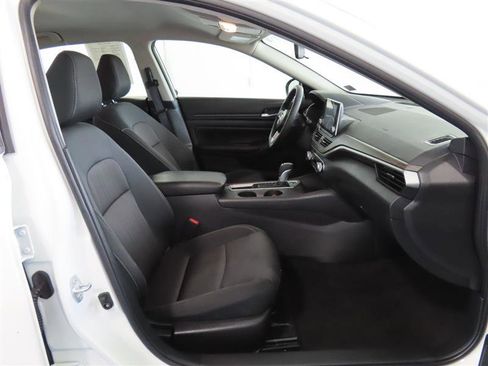 Used 2025 Nissan Altima 2.5 SV FWD image 34