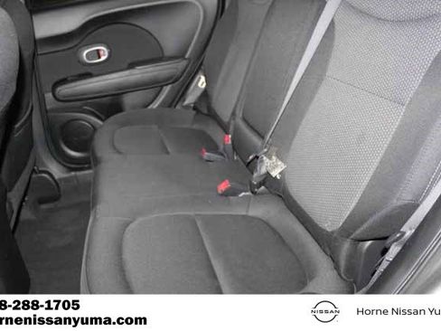 Used 2017 Kia Soul + image 5