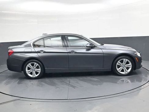 Used 2018 BMW 330i xDrive Sedan w/ Convenience Package AWD/4WD image 3