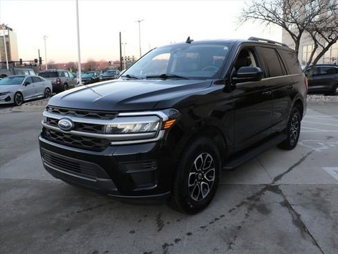 Used 2024 Ford Expedition XLT image 2