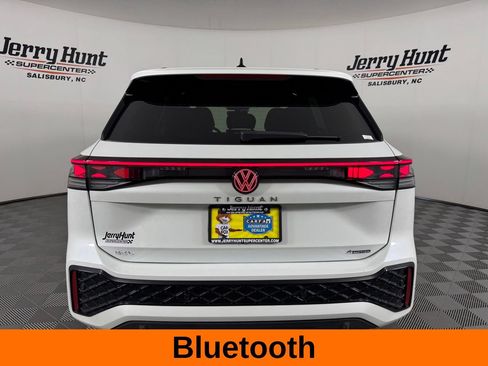 Used 2025 Volkswagen Tiguan SEL R-Line AWD/4WD image 8