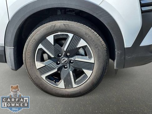 Used 2025 Nissan Kicks SV AWD/4WD image 10