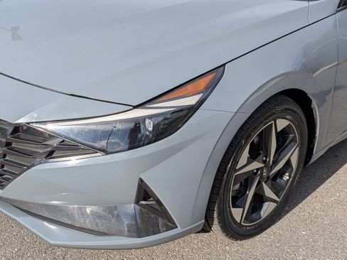 Used 2023 Hyundai Elantra Limited image 10