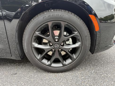 New 2026 Chrysler Pacifica Limited w/ S Appearance Package FWD image 10