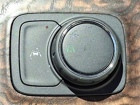 Used 2021 GMC Acadia Denali w/ Denali Technology Package image 25