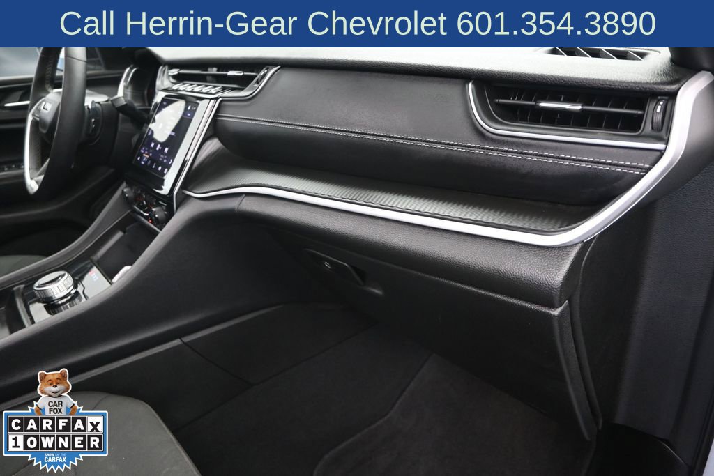 Used 2025 Jeep Grand Cherokee Laredo X w/ Luxury Tech Group I RWD image 24