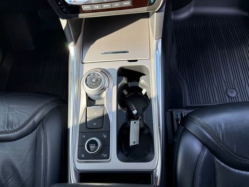 Used 2020 Ford Explorer Platinum image 28