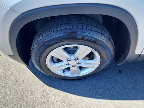 Certified 2020 Chevrolet Trax LT w/ LT Convenience Package image 32