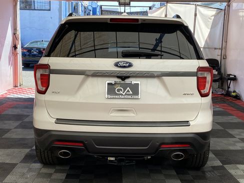 Used 2018 Ford Explorer XLT w/ Equipment Group 202A image 5
