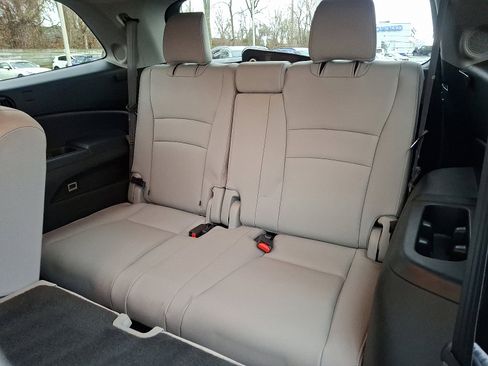 Certified 2020 Honda Pilot Touring image 9