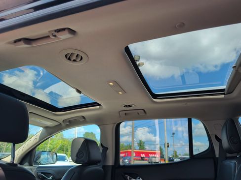 Used 2017 GMC Acadia Denali w/ Technology Package FWD image 20