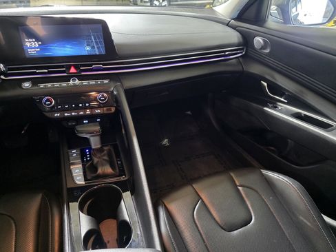 Certified 2025 Hyundai Elantra Limited image 17