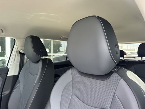 New 2026 Volkswagen Tiguan SE FWD image 17
