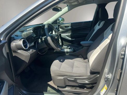 Used 2025 Chevrolet Trax LS FWD image 25