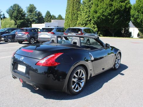 Used 2014 Nissan 370Z Touring RWD image 13