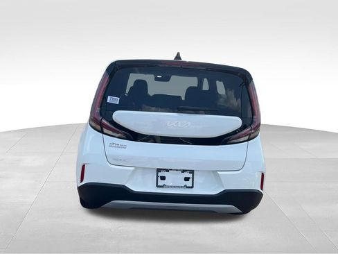Used 2025 Kia Soul LX FWD image 4
