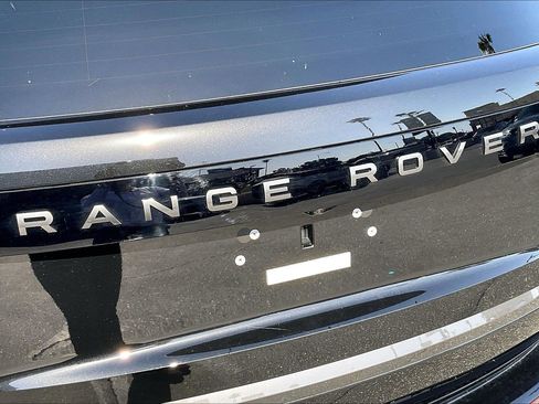 New 2026 Land Rover Range Rover Long Wheelbase SE AWD/4WD image 7