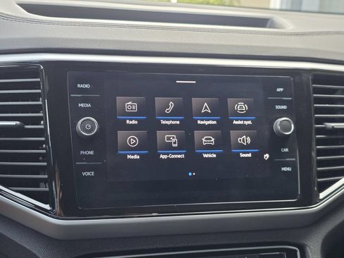 Used 2023 Volkswagen Atlas Cross Sport SE FWD image 17