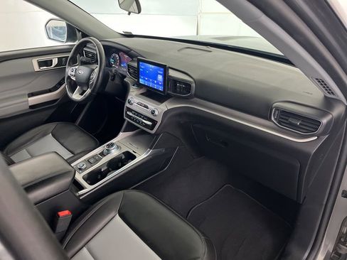 Used 2023 Ford Explorer XLT w/ Equipment Group 202A AWD/4WD image 24
