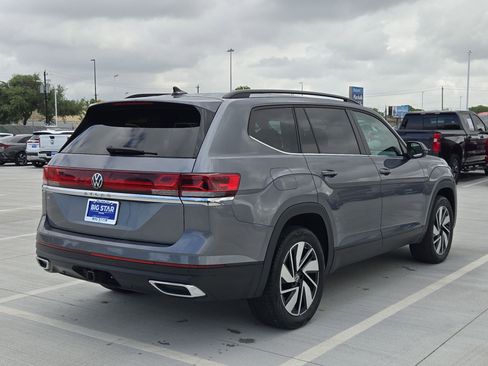 Used 2025 Volkswagen Atlas SE image 3