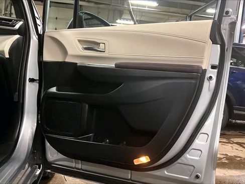 Used 2024 Toyota Sienna Platinum image 21