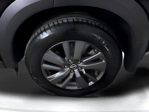 Used 2023 Nissan Pathfinder S image 9