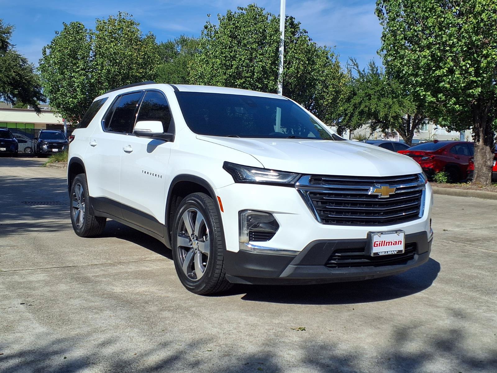 Used 2022 Chevrolet Traverse LT w/ LT Premium Package FWD image 3