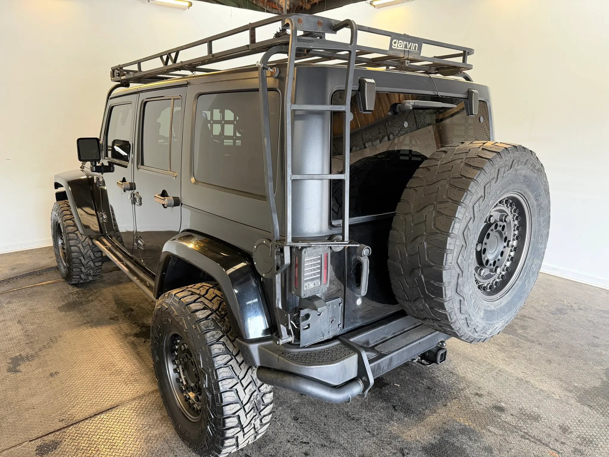 Used 2017 Jeep Wrangler Unlimited Sahara AWD/4WD image 5