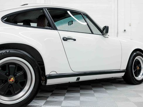 Used 1989 Porsche 911 Carrera RWD image 19