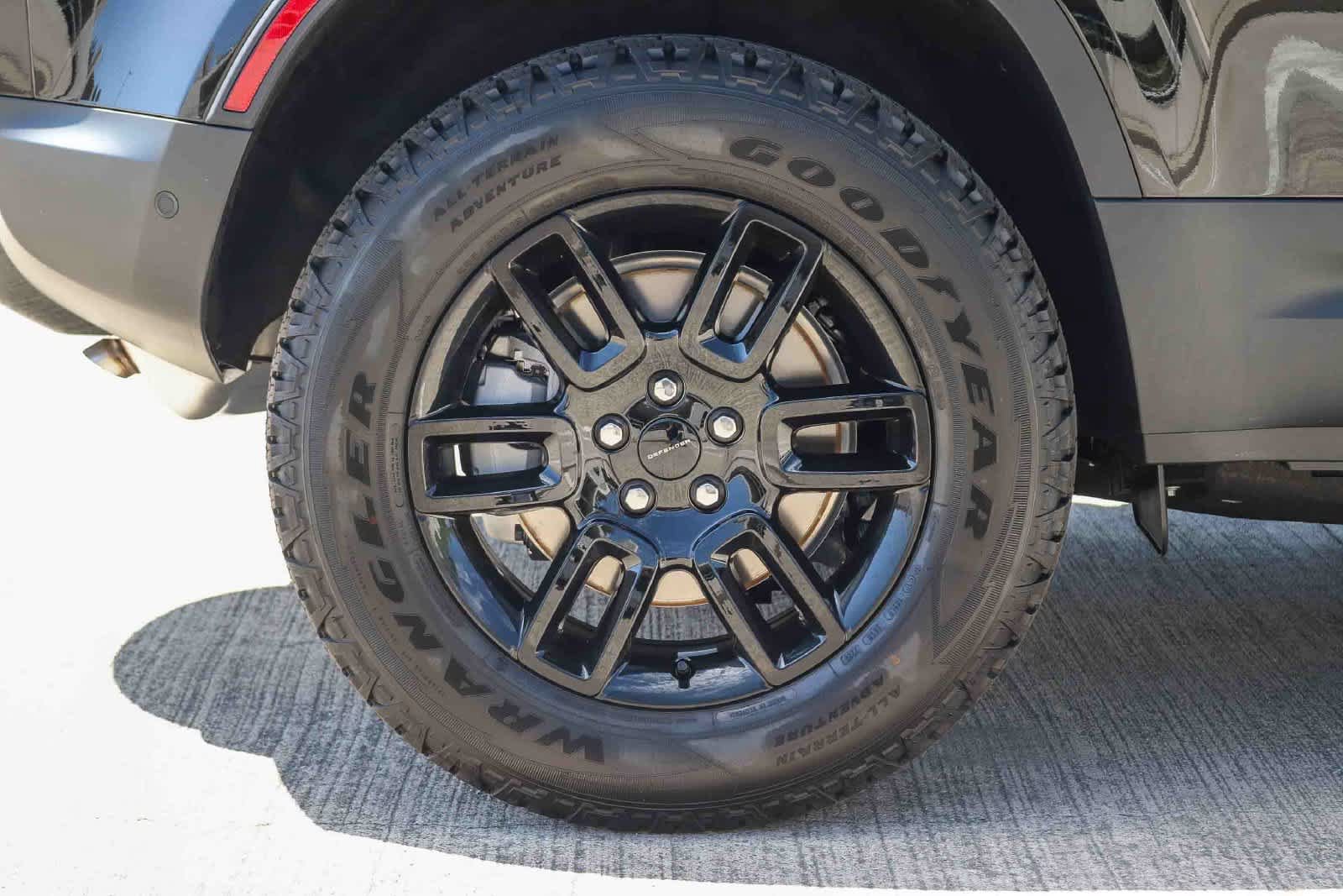 New 2026 Land Rover Defender 110 S AWD/4WD image 7