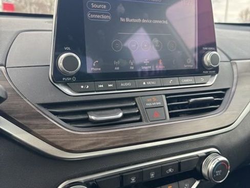 Used 2023 Nissan Altima 2.5 SV image 17