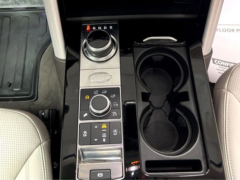 Used 2020 Land Rover Discovery HSE image 32