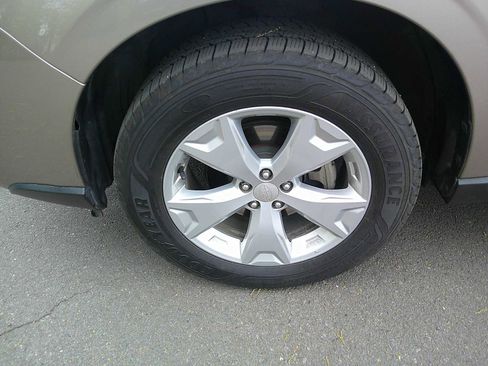 Used 2016 Subaru Forester 2.5i Premium w/ Popular Package #1 AWD/4WD image 10