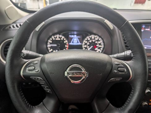 Used 2018 Nissan Pathfinder Platinum AWD/4WD image 9