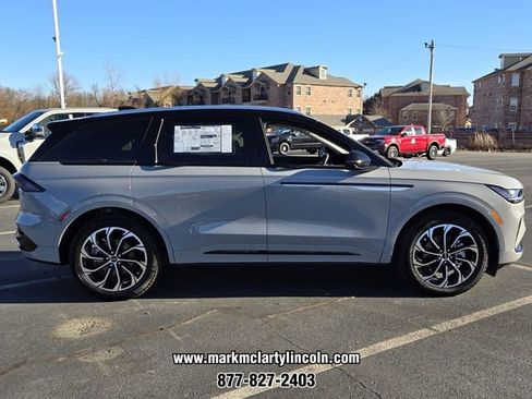 New 2026 Lincoln Nautilus Reserve image 2