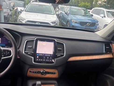 Used 2025 Volvo XC90 T8 Plus AWD/4WD image 3