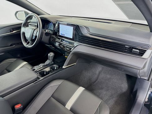 Used 2025 Toyota Camry SE image 25