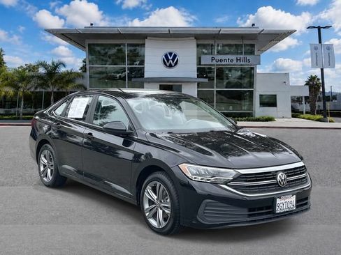 Used 2023 Volkswagen Jetta SE FWD image 1