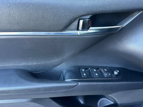 Used 2020 Toyota Camry SE FWD image 10