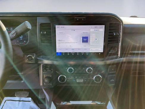 Used 2025 Ford F350 Lariat w/ FX4 Off-Road Package image 11