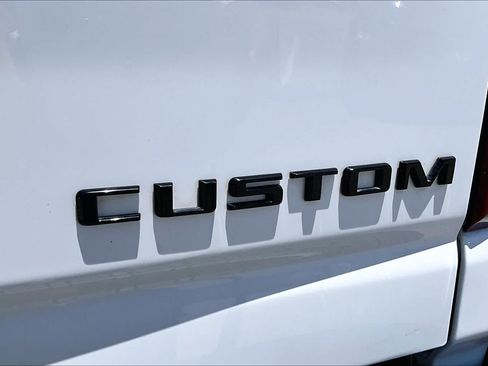 Used 2021 Chevrolet Silverado 2500 Custom w/ Custom Value Package AWD/4WD image 10