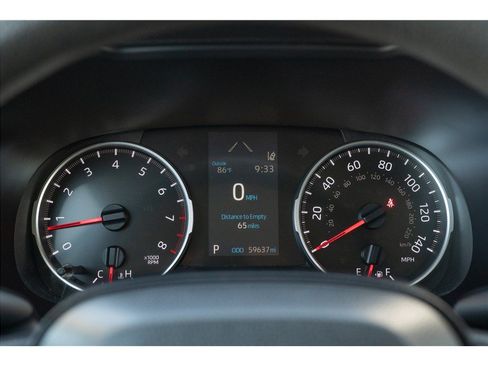 Used 2019 Toyota RAV4 LE FWD image 9