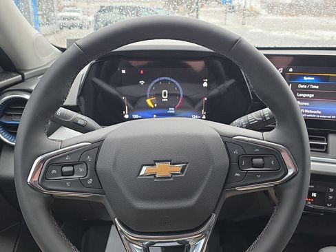 New 2025 Chevrolet Trax LT w/ Sunroof Package image 12