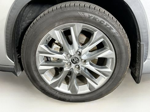 Used 2021 Toyota Highlander Limited image 11