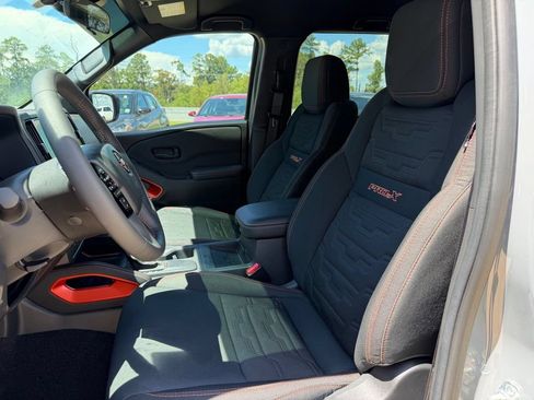 Used 2026 Nissan Frontier Pro-X w/ Pro-X Convenience Package RWD image 9