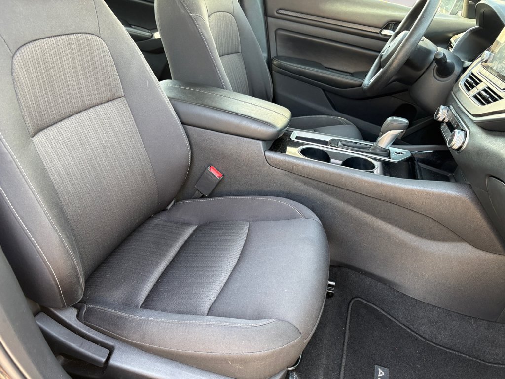 Used 2024 Nissan Altima 2.5 SV FWD image 15