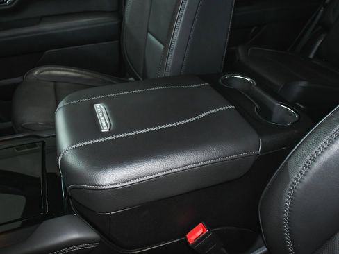 Used 2025 GMC Yukon Denali image 44