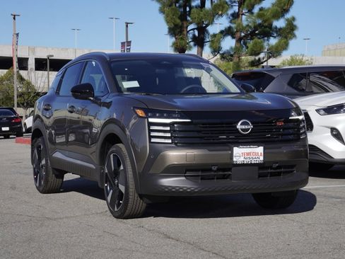 New 2026 Nissan Kicks SR image 2