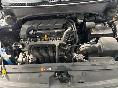 Used 2024 Hyundai Venue SEL image 12